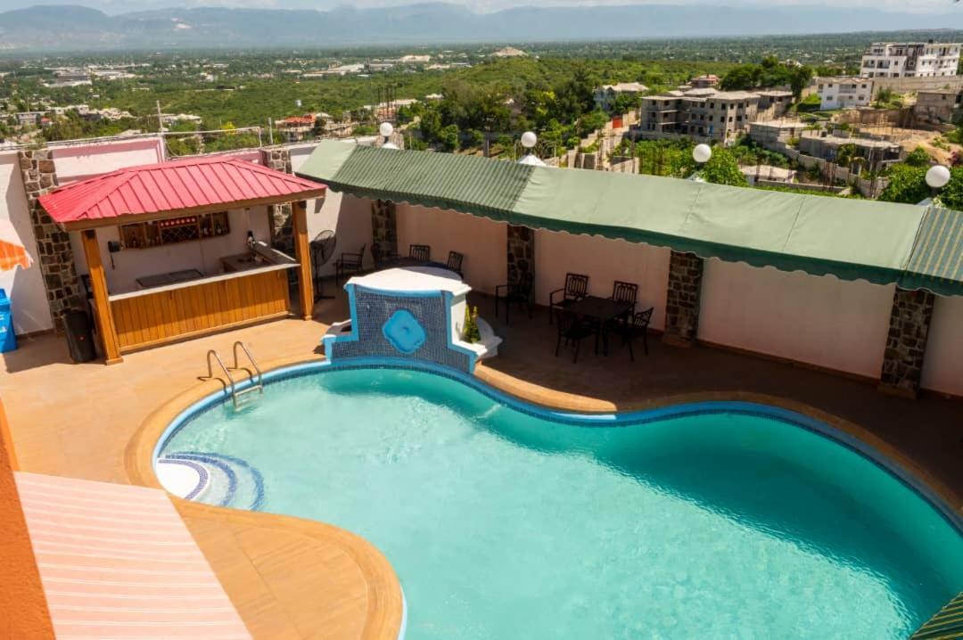 Vivy Hill'S Hotel Port-au-Prince Exterior photo